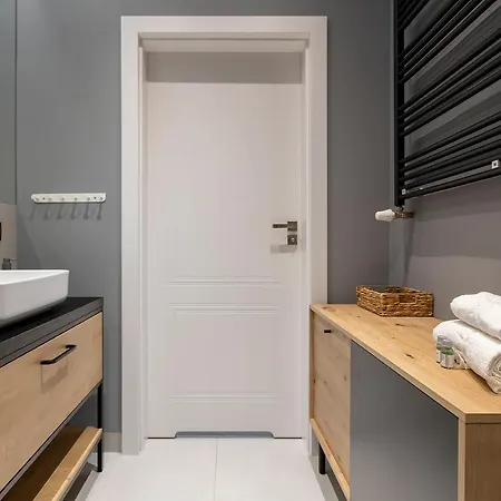 Homewell Poznanska * بوزنان